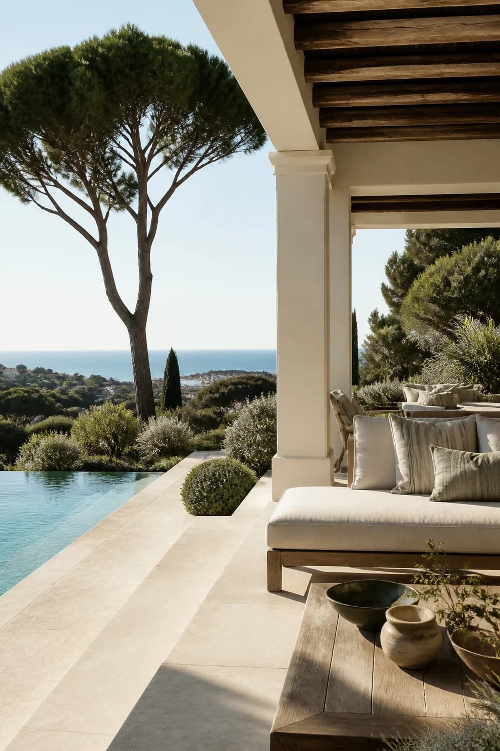 A prime furnished villa overlooking the coast near Marbella